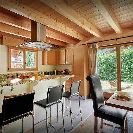 Evelyn - Ovo Network * Morzine